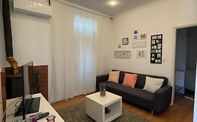 Burgaes II Apartment